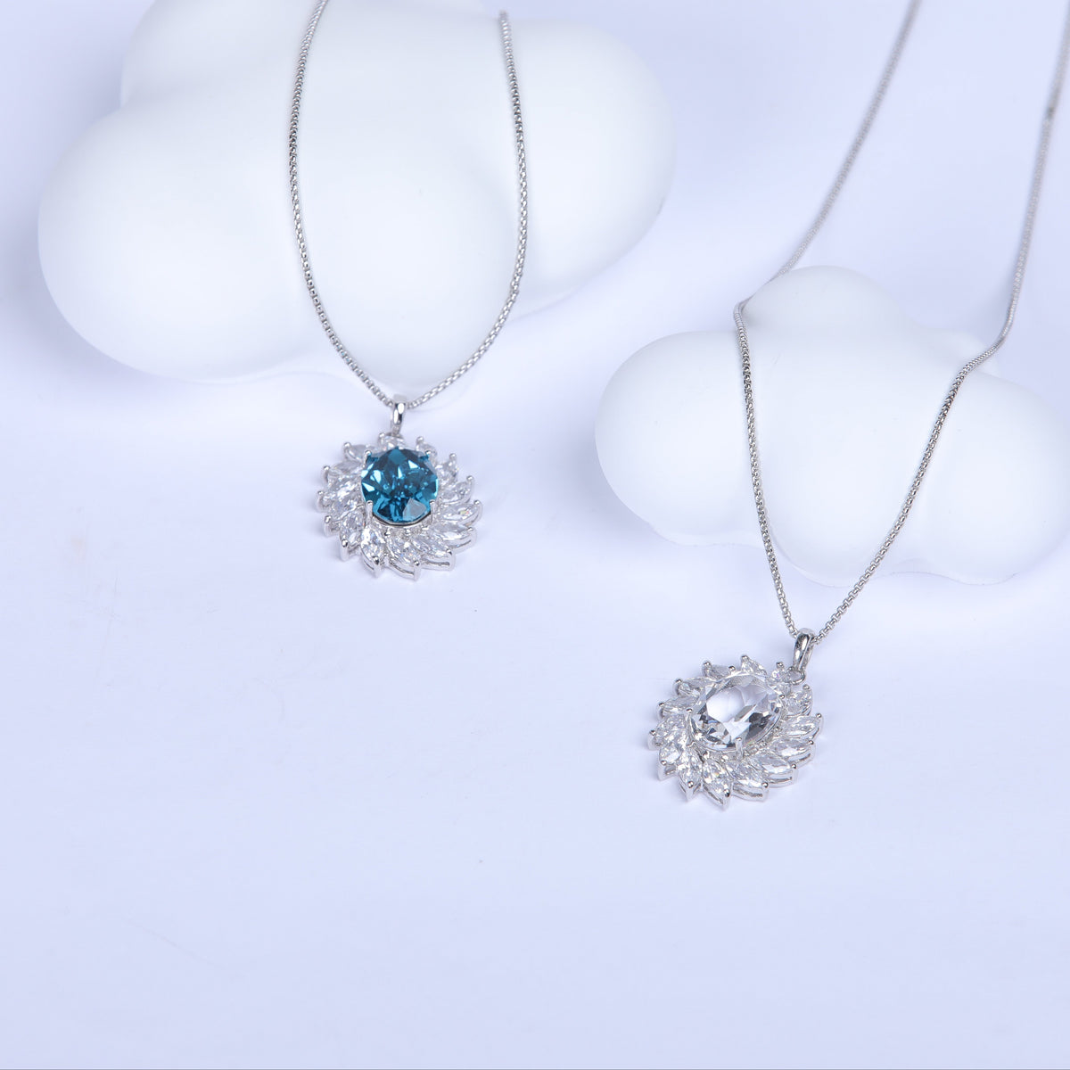 The queen Swarovski crystal plated platinum necklace