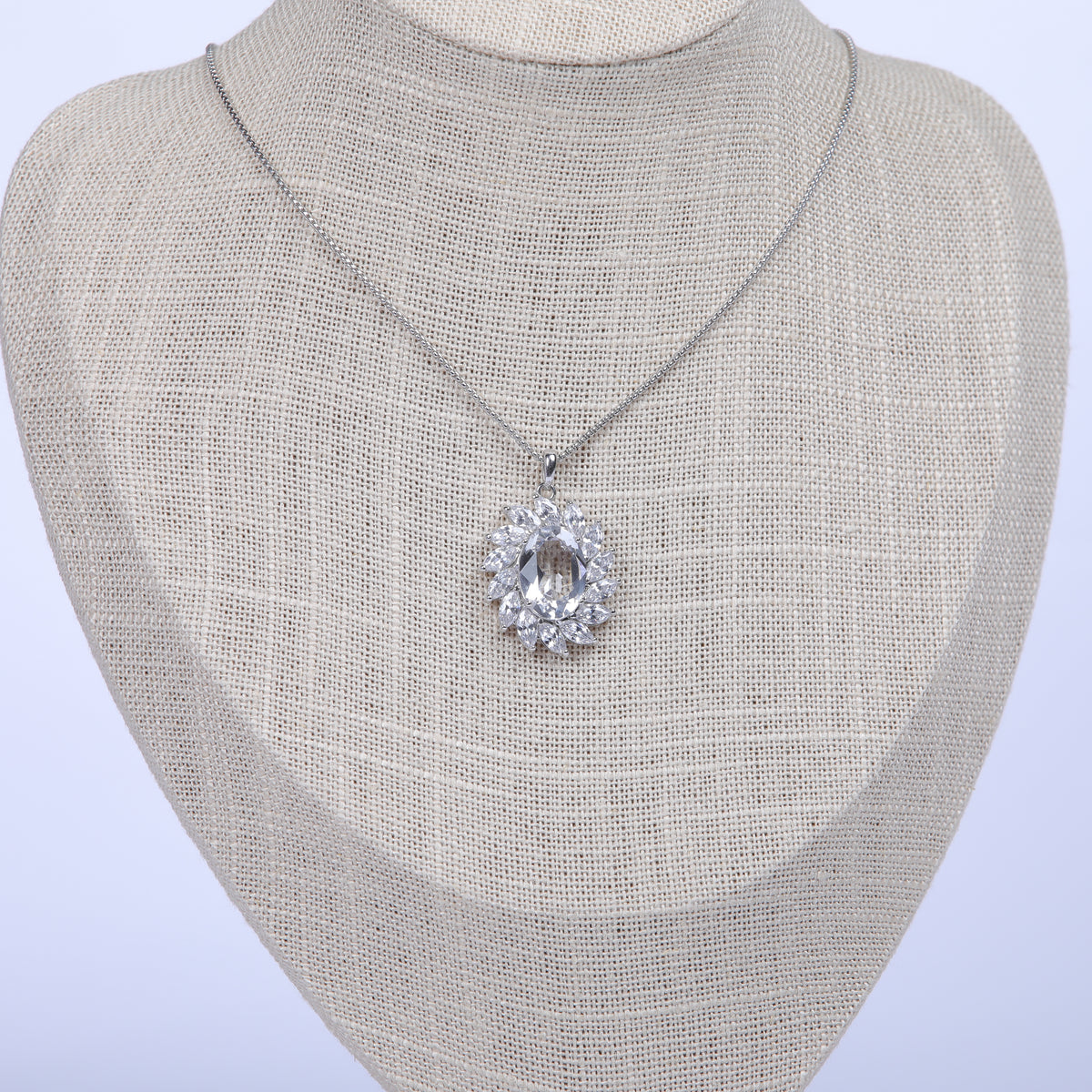 The queen Swarovski crystal plated platinum necklace