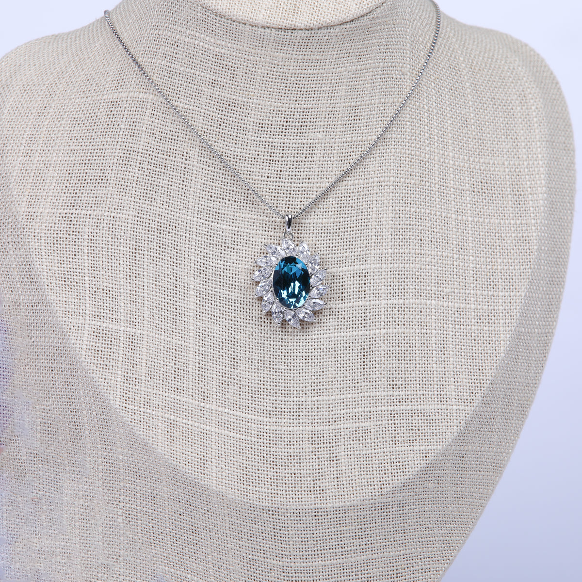 The queen Swarovski crystal plated platinum necklace