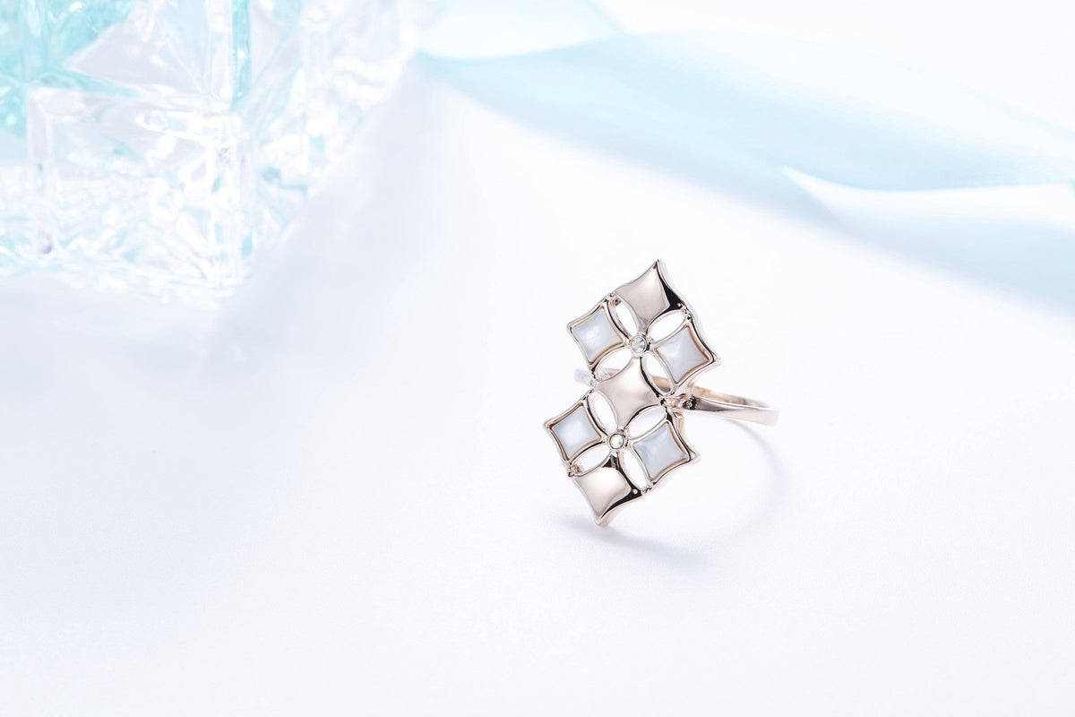 The golden two squares flowers ring -Glintzia Jewelry