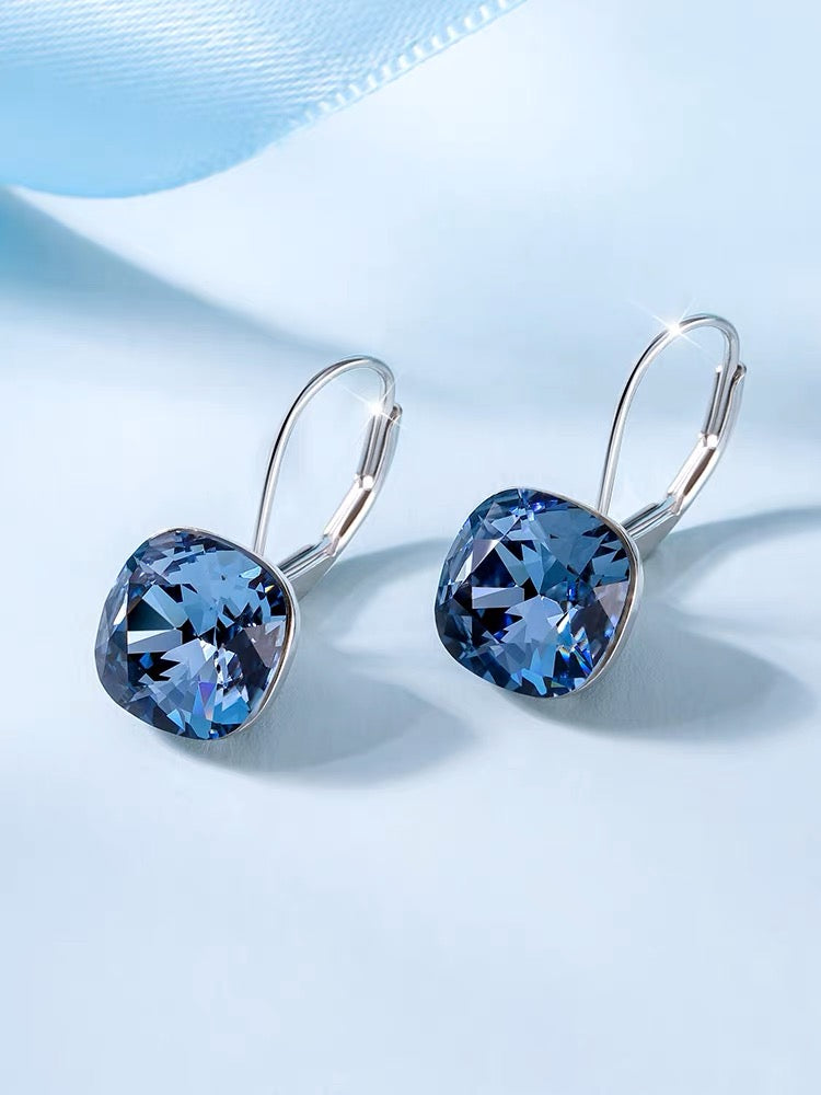 Hock earrings with blue Topaz Swarovski Crystal - SAPPHIRE - EARRINGS