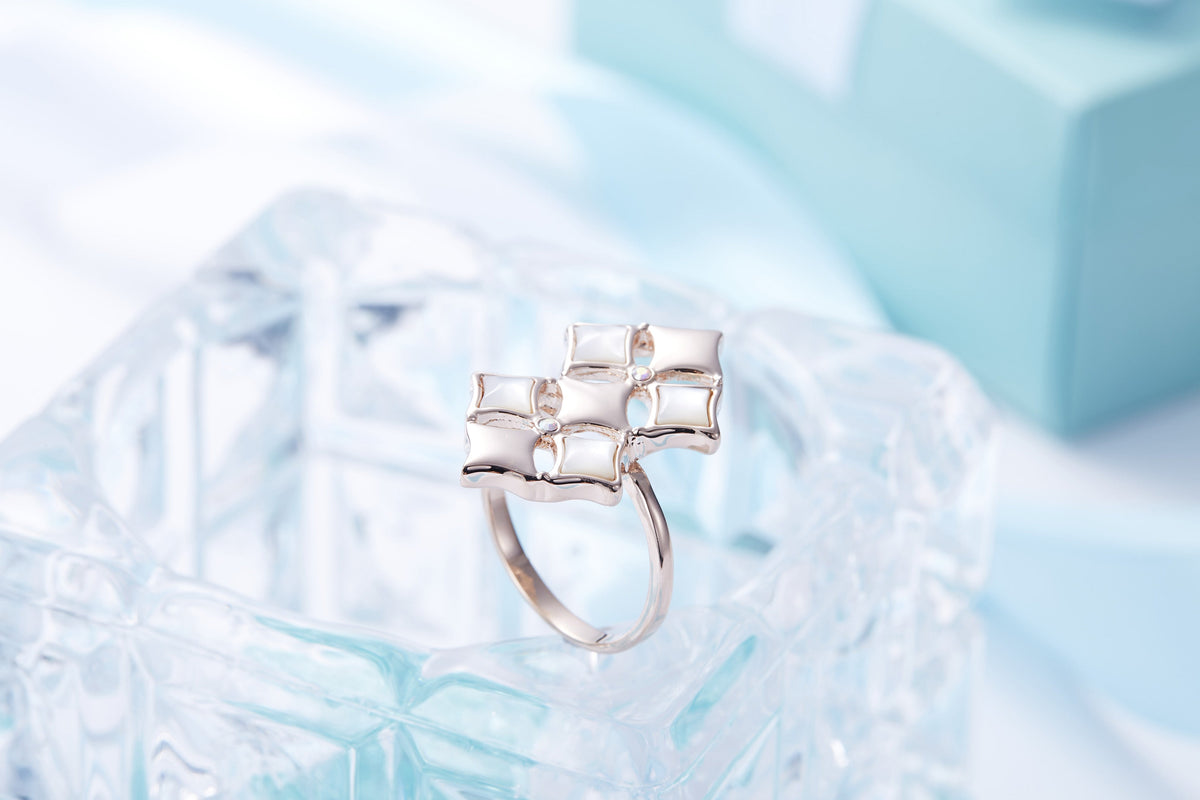 The golden two squares flowers ring -Glintzia Jewelry