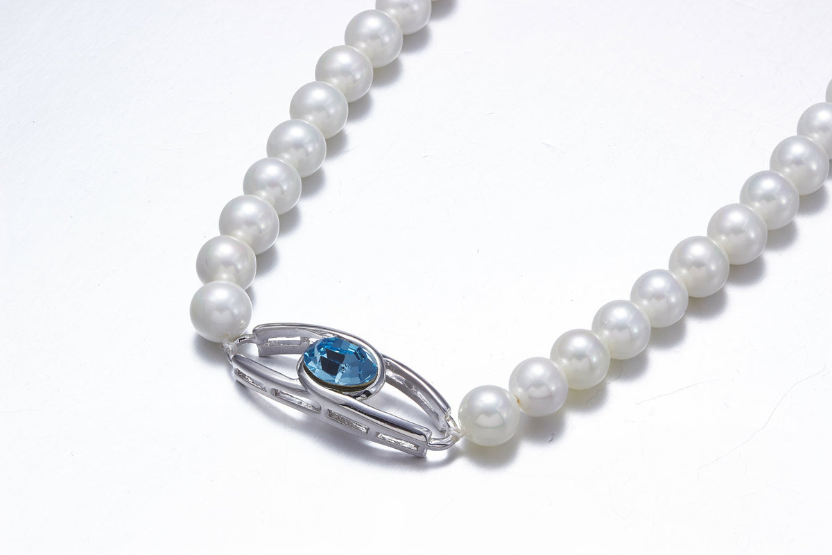 The classy pearl collier with a blue topaz swarovski pendant -Glintzia Jewelry